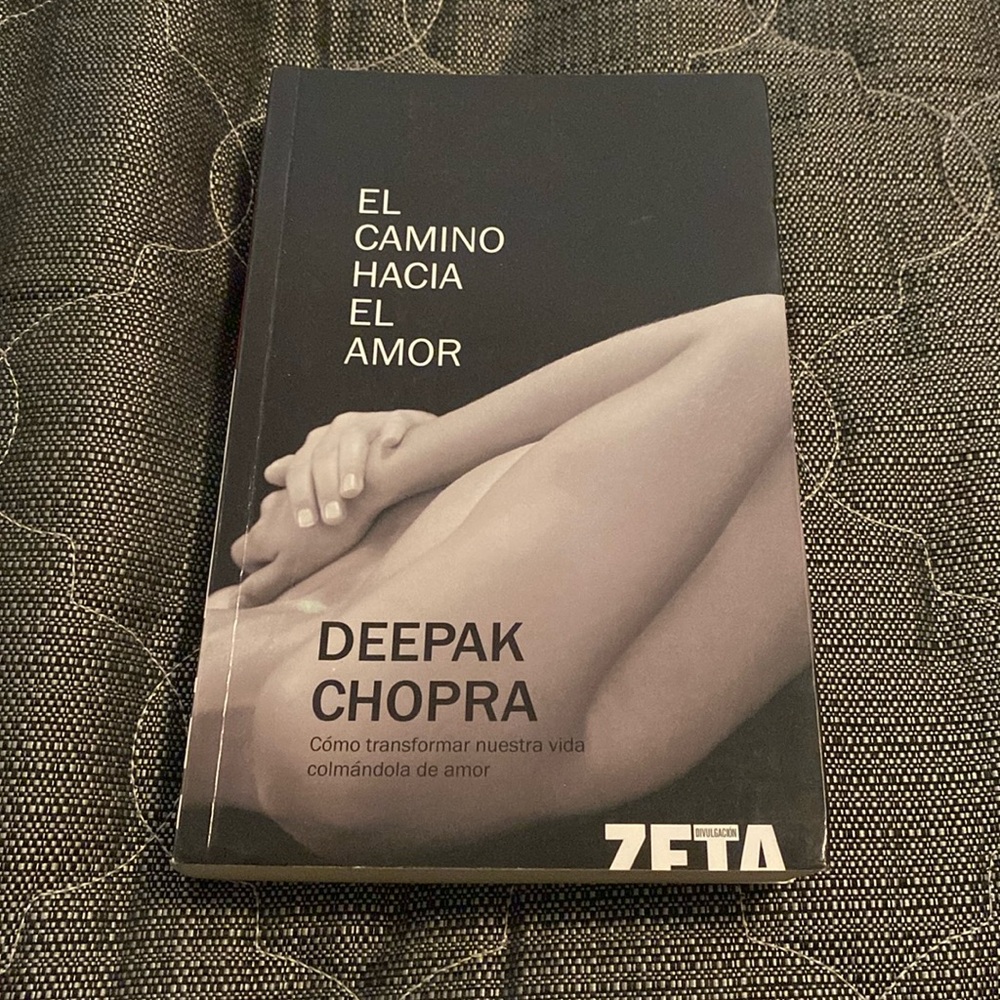 El Camino Hacia El Amor - Deepak Chopra 
Paperback book